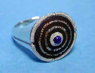 鉄に線象嵌、ラピスのリング